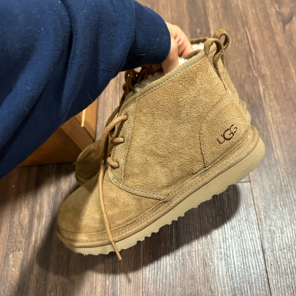 Size 6 uggs.